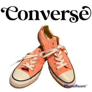 NWOT 8 Converse sneaker